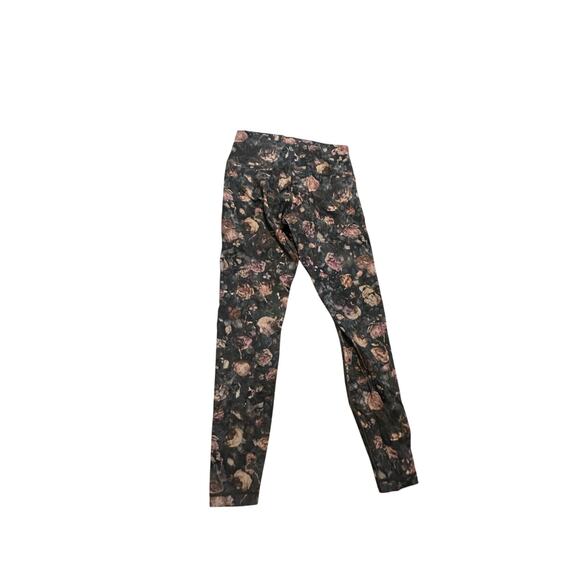 Lululemon Size 8 Dark Floral Leggings with “B” Logo – Stretchy Activewear - Picture 4 of 8
